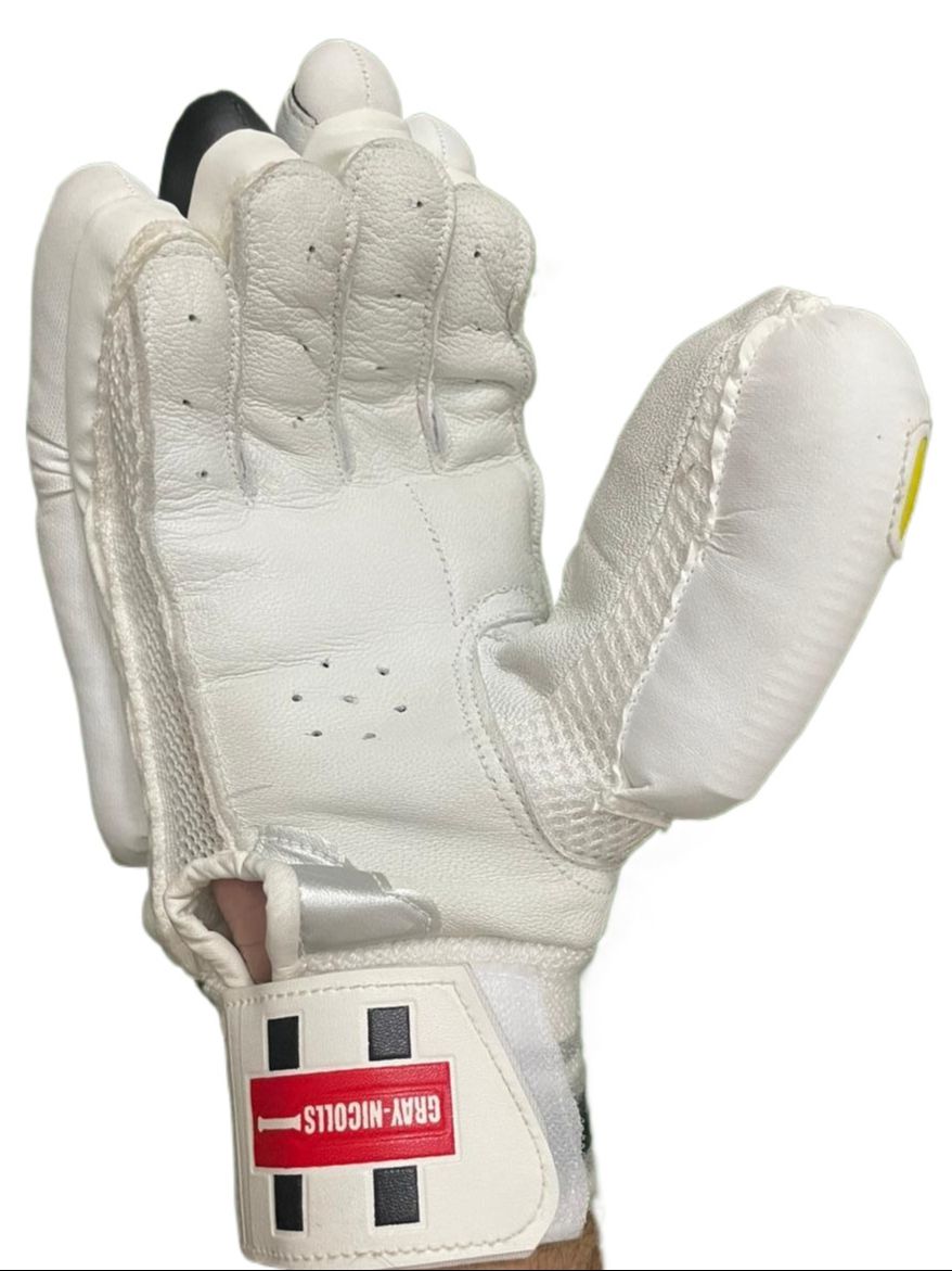 Gray Nicolls Ultra - Club Cricket Batting Gloves
