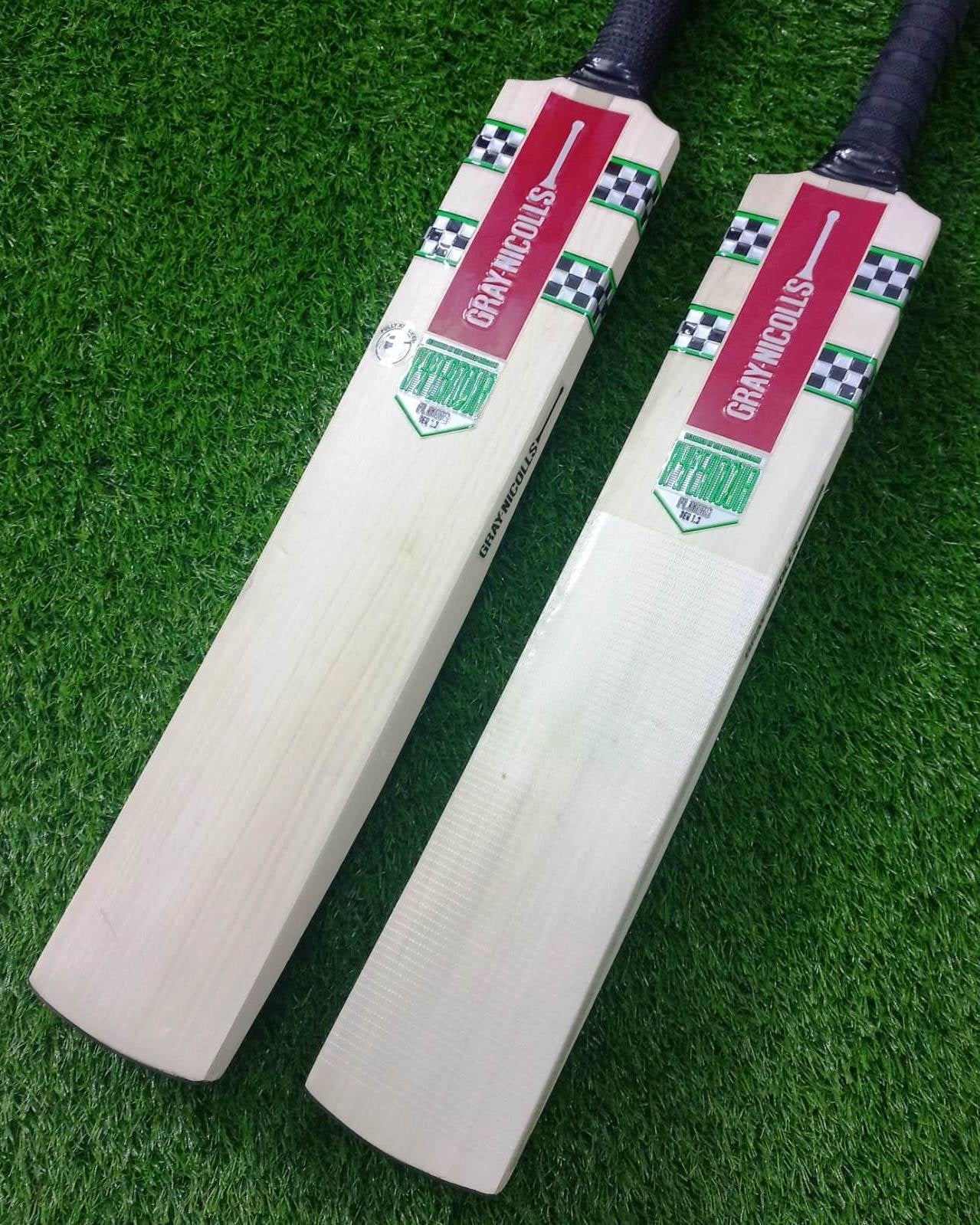 Front view of Pak Willow cricket bat from Under-19 Black Edition cricket kit